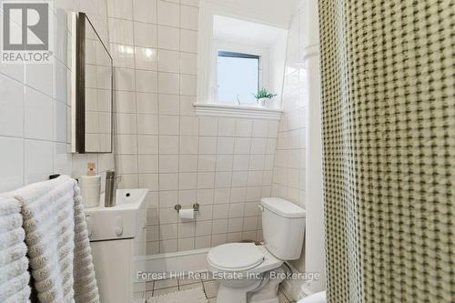 66 St Andrews Street, Cambridge, ON - Indoor Photo Showing Bathroom