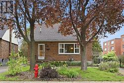 40 EAST 35TH STREET  Hamilton (Raleigh), ON L8V 3X8