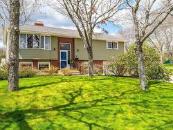 34 Wildwood Boulevard  Woodlawn, NS B2W 2L8