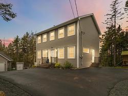 176 Clivedon Court Fall River, NS B2T 0L4