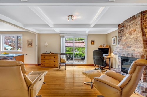 Salle familiale - 290 Shamrock Road, Beaconsfield, QC - Indoor Photo Showing Living Room With Fireplace