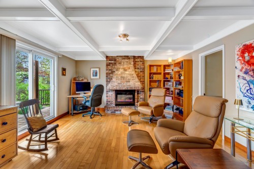 Salle familiale - 290 Shamrock Road, Beaconsfield, QC - Indoor With Fireplace