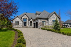 3840 Rue Leningrad  Brossard, QC J4Y 3J6