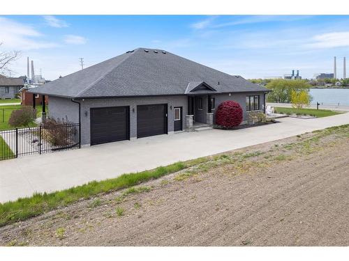 2152 St Clair Parkway, St Clair, ON 