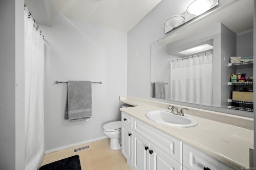 678 Nelson Rd, Campbell River, BC 