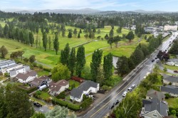 840 Tillicum Rd Esquimalt, BC V9A 1Z7