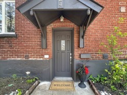 57 Queensdale Avenue Toronto, ON M4J 1Y1