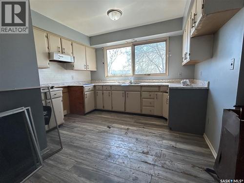 825 Valley Street, Estevan, SK - Indoor Photo Showing Kitchen