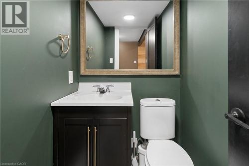 24 Davidson Street, Cambridge, ON - Indoor Photo Showing Bathroom