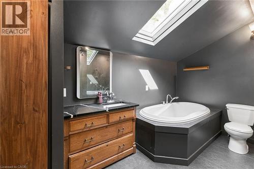 24 Davidson Street, Cambridge, ON - Indoor Photo Showing Bathroom