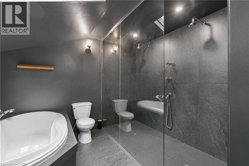 24 Davidson Street, Cambridge, ON - Indoor Photo Showing Bathroom