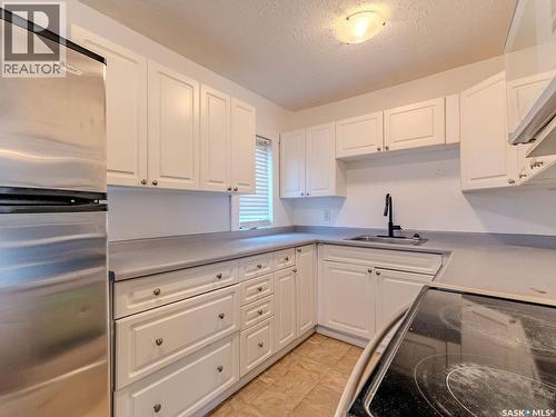 9 Minto Place, Saskatoon, SK - Indoor Photo Showing Kitchen
