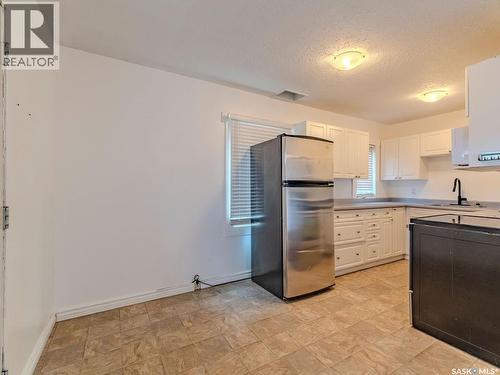 9 Minto Place, Saskatoon, SK - Indoor Photo Showing Kitchen