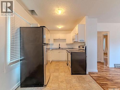 9 Minto Place, Saskatoon, SK - Indoor Photo Showing Kitchen