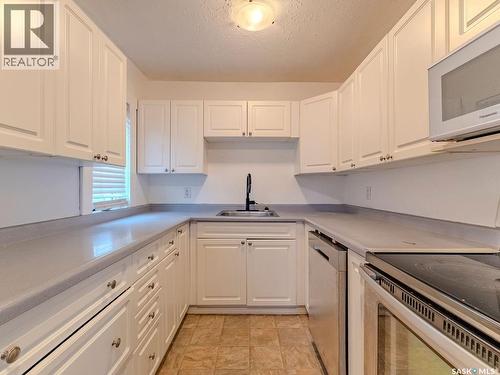 9 Minto Place, Saskatoon, SK - Indoor Photo Showing Kitchen