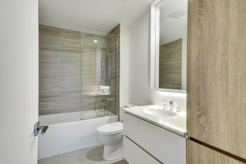 Bathroom - 1508-5905 Boul. Du Quartier, Brossard, QC - Indoor Photo Showing Bathroom