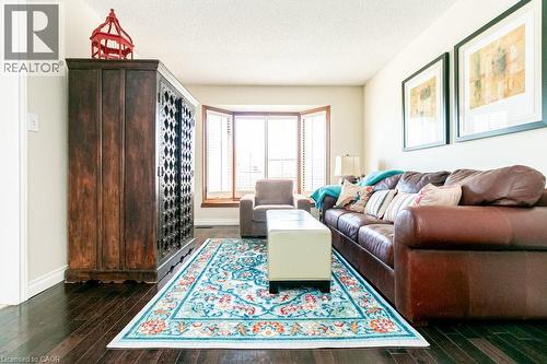 35 Horizon Court, Hamilton, ON - Indoor Photo Showing Living Room