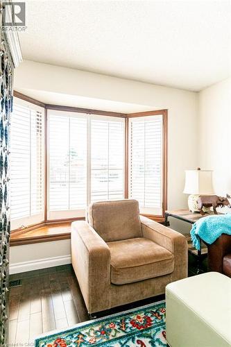 35 Horizon Court, Hamilton, ON - Indoor Photo Showing Living Room