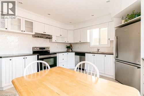 35 Horizon Court, Hamilton, ON - Indoor Photo Showing Kitchen