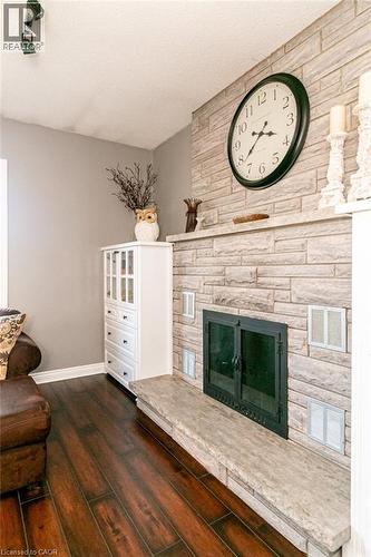35 Horizon Court, Hamilton, ON - Indoor Photo Showing Living Room With Fireplace