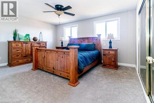 35 Horizon Court, Hamilton, ON - Indoor Photo Showing Bedroom