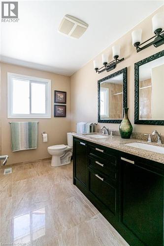 35 Horizon Court, Hamilton, ON - Indoor Photo Showing Bathroom