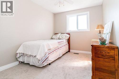 35 Horizon Court, Hamilton, ON - Indoor Photo Showing Bedroom
