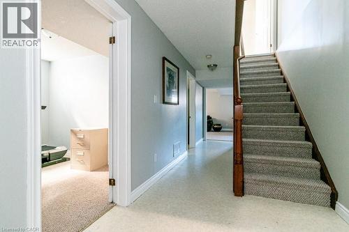 35 Horizon Court, Hamilton, ON - Indoor Photo Showing Other Room