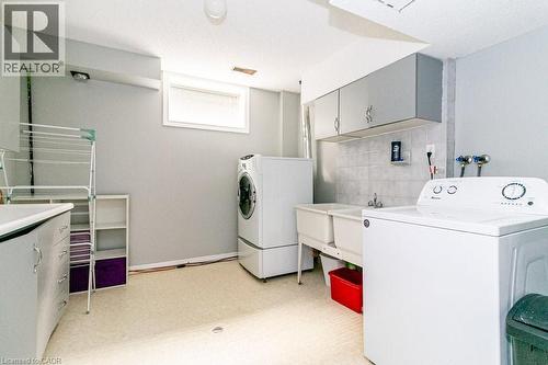 35 Horizon Court, Hamilton, ON - Indoor Photo Showing Laundry Room