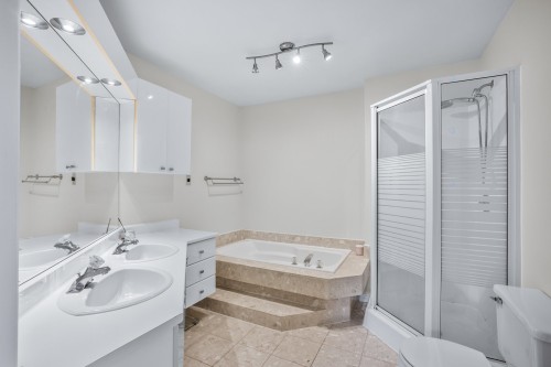 Salle de bains - 629Z Av. D'Isère, Saint-Lambert, QC - Indoor Photo Showing Bathroom