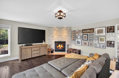 Salon - 56 Ch. Doré, La Minerve, QC - Indoor Photo Showing Living Room With Fireplace