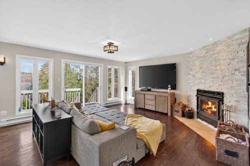 Salon - 56 Ch. Doré, La Minerve, QC - Indoor Photo Showing Living Room With Fireplace