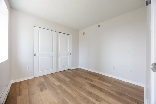 Bedroom - 802-1280 Rue St-Jacques, Montréal (Ville-Marie), QC - Indoor Photo Showing Other Room