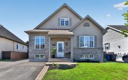 569 Rue Lampron  Sainte-Anne-Des-Plaines, QC J5N 2E8