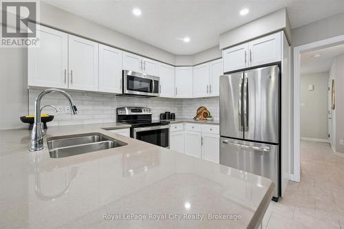 5 Sandybay Avenue, Kitchener, ON - Indoor Photo Showing Kitchen With Double Sink With Upgraded Kitchen