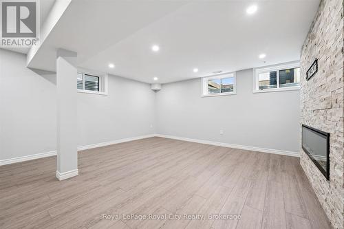 5 Sandybay Avenue, Kitchener, ON - Indoor
