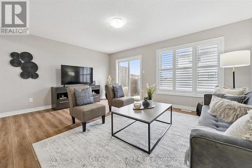 5 Sandybay Avenue, Kitchener, ON - Indoor Photo Showing Living Room