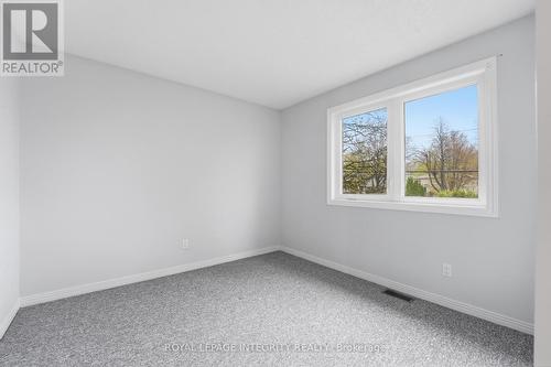 Bedroom 2 - 2133 Lenester Avenue, Ottawa, ON - Indoor Photo Showing Other Room