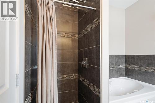 335 Mccallum Lane, Saskatoon, SK - Indoor Photo Showing Bathroom