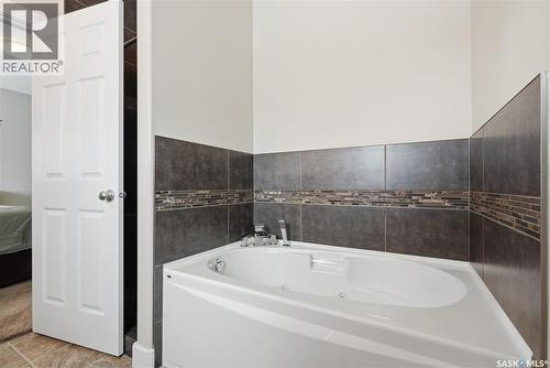 335 Mccallum Lane, Saskatoon, SK - Indoor Photo Showing Bathroom