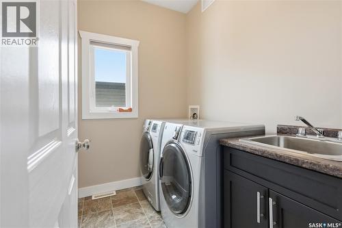 335 Mccallum Lane, Saskatoon, SK - Indoor Photo Showing Laundry Room