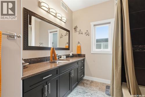 335 Mccallum Lane, Saskatoon, SK - Indoor Photo Showing Bathroom