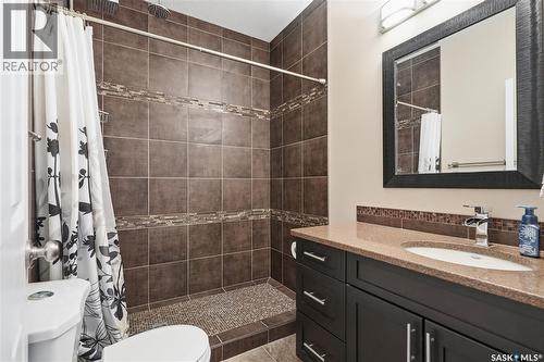 335 Mccallum Lane, Saskatoon, SK - Indoor Photo Showing Bathroom