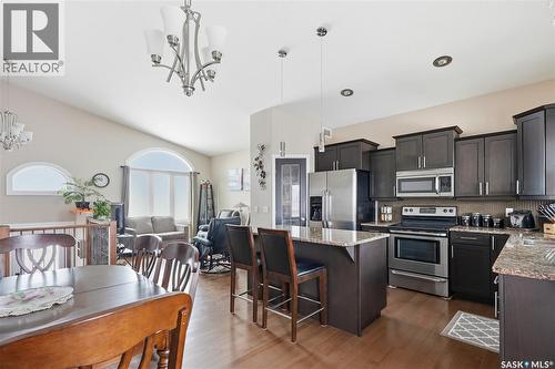 335 Mccallum Lane, Saskatoon, SK - Indoor Photo Showing Kitchen With Upgraded Kitchen