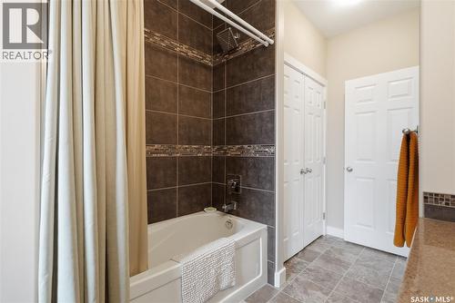 335 Mccallum Lane, Saskatoon, SK - Indoor Photo Showing Bathroom
