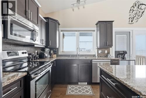 335 Mccallum Lane, Saskatoon, SK - Indoor Photo Showing Kitchen