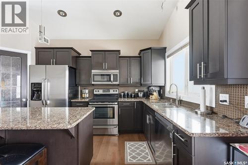 335 Mccallum Lane, Saskatoon, SK - Indoor Photo Showing Kitchen With Double Sink With Upgraded Kitchen