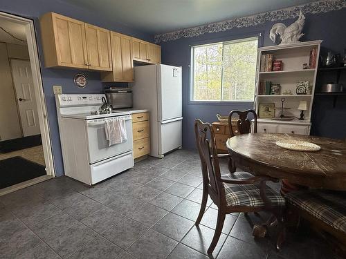 80 Wheal Road E, Thunder Bay, ON - Indoor Photo Showing Kitchen