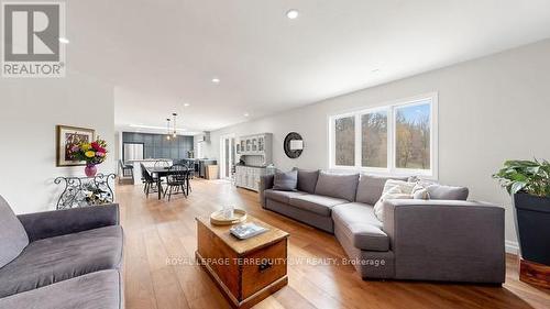 Main - 9 Gilbert Drive, Aurora, ON - Indoor Photo Showing Living Room