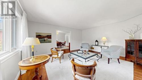 Main - 9 Gilbert Drive, Aurora, ON - Indoor Photo Showing Living Room